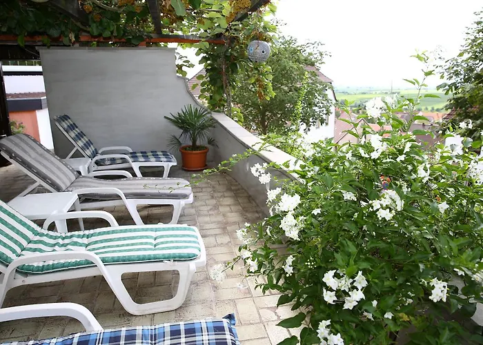 Weinberg Mit Nizza Отель